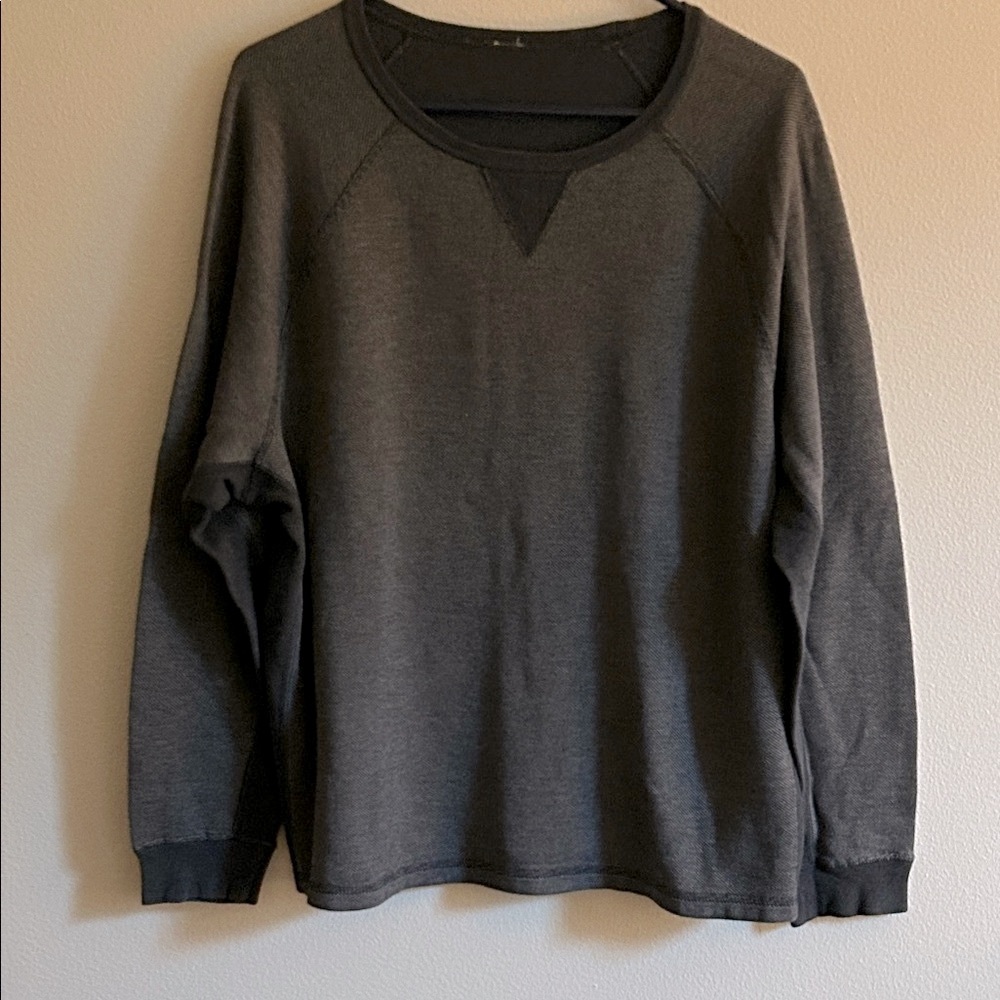 Men's Two Tone Gray Long Sleeve V Stitch Crew Neck Pullover Top.